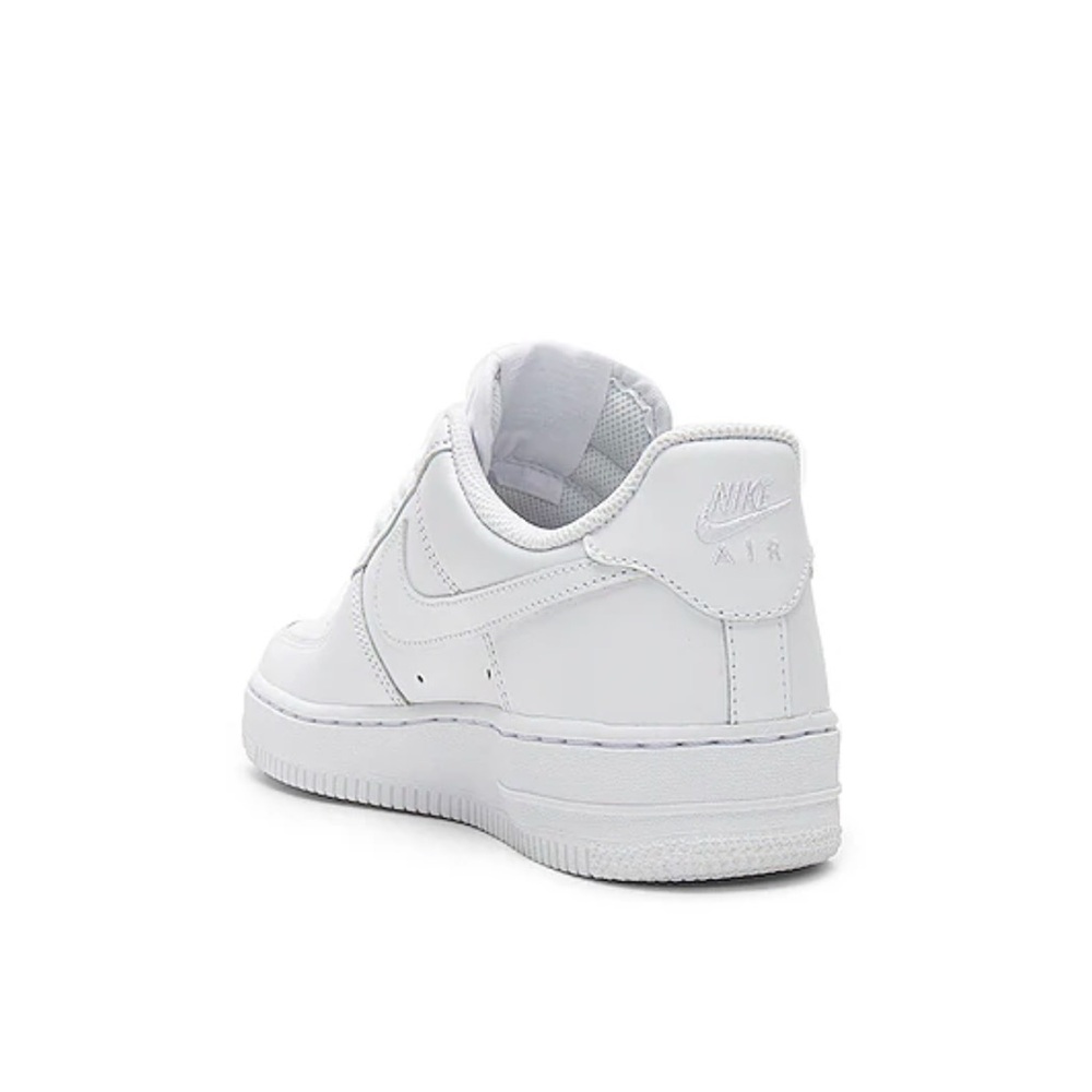 EUC Women’s Size 8 (Euro Sz 39) Nike Air Force 1 Low 07’ Sneakers Triple White - Picture 4 of 15